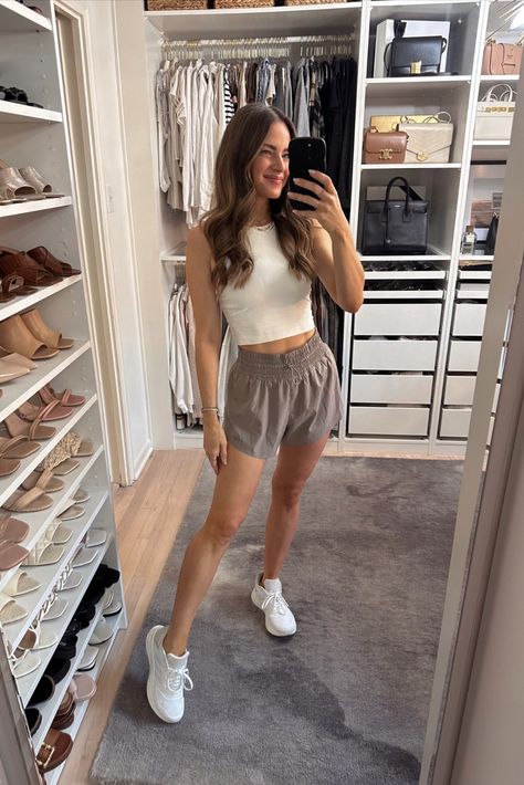 Outfits With Lululemon Shorts, Cute Athletic Outfit, Gym Outfit Winter, Athletic Outfit Ideas, Gym Outfit Women, Athleisure Outfits Winter, Workout Shorts Outfit, Athleisure Outfits Spring, Lululemon Activewear