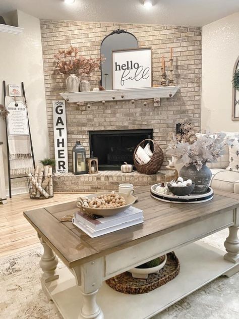 Fireplace Mantel Decorating Ideas, Beige Room Decor, Diy Fall Centerpieces, Blue Furniture Living Room, 2024 Living Room, Farmhouse Mantle Decor, Farmhouse Fireplace Decor, Home Fall Decor, Fall Home Decor Ideas