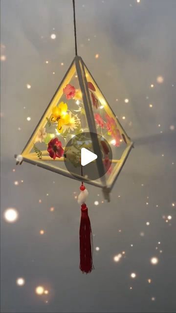 Itsy Bitsy Artsy I Art & Craft I Creative DIY on Instagram: "DIY flowers pressed triangle lantern 🏮 ✨🌸🌺 🌿Illuminate your space with handmade brilliance! Unveiling the magic of wood sticks and scotch tape crafted hanging lights. . . . 📌Follow me for more : ➡️ @itsy_bitsy_23 ➡️ @itsy_bitsy_23 ➡️ @itsy_bitsy_23 . . . #DIYLighting #woodstickcrafts #HomeDecor #CraftyCreations #handmade #LightingDesign #ArtisanCraft #UpcycledArt #SustainableLiving #CreativeHome #EcoFriendlyDecor #homedecor #CraftyInnovation #ArtistryAtHome #HomemadeHues #CraftersOfInstagram #LightingInspiration #parentchildhandmade #CraftyKids #HandcraftedHappiness #HomeArtistry #InnovativeCrafts #DIYDecor #CraftersCommunity #decor #ArtfulAmbiance" Diy Diwali Lights Decor, Diwali Latern Diy, Lantern Diy For Kids, Lamp Diy Hanging, Latern Decor Ideas Outside, Lantern For Diwali Handmade, Diy Lantern For Diwali, Diy Lanterns For Diwali, Diy Diwali Gifts Handmade