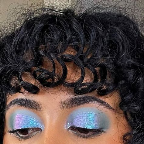 Noopur | Makeup Lover on Instagram: "Here’s some makeup I did using the custom palette I posted yesterday (specific shades listed below). LA has been having an unusually cold and rainy winter and I wanted to do some blue-green makeup, but still bright and sparkly. BASE & BROWS: Refer to “Usual products” highlight @elfcosmetics Halo Glow Liquid Filter - Shade 2+4 (mixed) EYES: @nyxcosmetics Ultimate Shadow & Liner Primer. Glitter Primer @simplyposhcosmetics Eyeshadow - Dreamy @dandylionsco Eye Teal And Blue Eyeshadow Looks, Blue Halo Eyeshadow, Green And Blue Eyeshadow Looks, Teal Eyeshadow Looks, Fun Eyeshadow, Band Makeup, Turquoise Makeup, Halo Glow Liquid Filter, Teal Eyeshadow