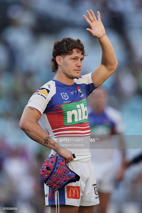 kalyn ponga Kayln Ponga, Kalyn Ponga, Nrl Players, Newcastle Knights, Uni Room, Rugby Men, Inspo Board, Rugby League, Men In Uniform