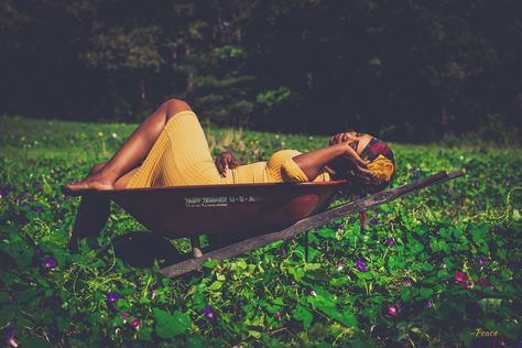 Diy Garden Photoshoot, Wheelbarrow Flower Photoshoot, Wheelbarrow Photoshoot Ideas, Wheel Barrel Photoshoot, Wheel Barrow Photoshoot, Wheelbarrow Photoshoot, Olivia Photoshoot, Empowerment Photoshoot, Personal Photoshoot