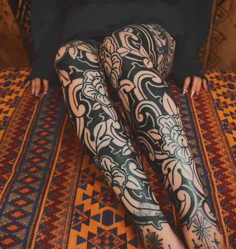 Tibetan Tattoo, Tattoo Spots, Blackout Tattoo, Clever Tattoos, Irezumi Tattoos, Red Ink Tattoos, Spooky Tattoos, Body Suit Tattoo, Incredible Tattoos