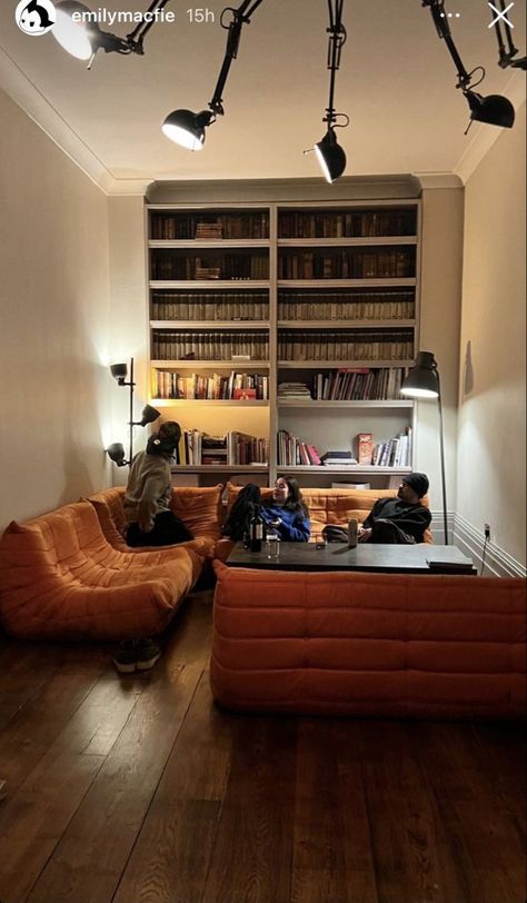 Cool Sofas Living Room, Techno Bedroom, Garage Room, Togo Sofa, Apartment Decor Inspiration, Dream Apartment, Dream House Interior, Decoration Inspiration, House Room