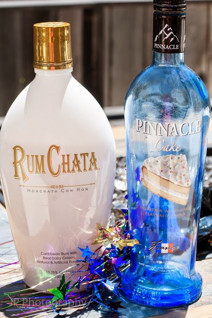 Confetti is a fun shooter that goes down smooth and has Rum Chata and cake vodka. Cake Vodka Drinks, Cake Vodka Recipes, Birthday Cake Vodka, Rumchata Drinks, Rum Chata, Christmas Drinks Alcohol Recipes, Cake Vodka, Whipped Vodka, Christmas Drinks Alcohol