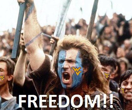 Ye may tak oor lives but ye'll nevur take oorr freeeedom!!!! Movie Quotes Inspirational, William Wallace, Mel Gibson, Diana Gabaldon, Great Movies, Movie Scenes, Movie Quotes, Swords, Outlander