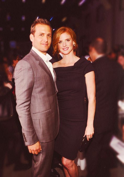 Gabriel Macht and Sarah Rafferty looking gorgeous as usual Gabriel Macht Suits, Donna Harvey, Suits Tv Series, Specter Suits, Suits Harvey, Jessica Pearson, Donna Paulsen, Insurgent Quotes, Sarah Rafferty