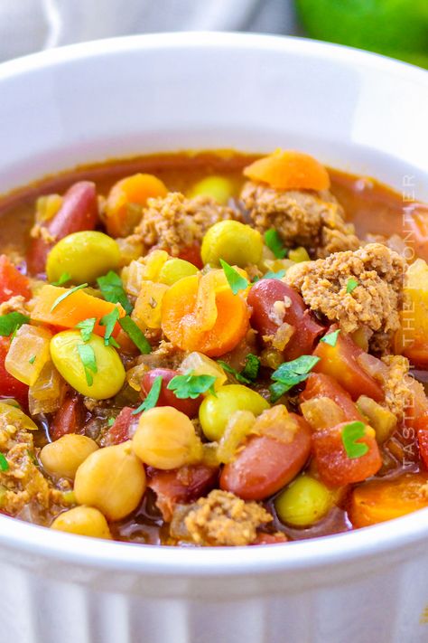 Recreate the comforting charm of Panera Bread at home with our Copycat Panera Turkey Chili recipe. Savor the hearty goodness of lean turkey, black beans, and vibrant spices simmered to perfection. Panera Bread Chili Recipe, Panera Bread Turkey Chili Recipe, Panera Turkey Chili Recipe, Panera Turkey Chili, Sweet Pork Recipe, Copycat Panera Bread, Bread Turkey, Turkey Chilli, Brown Bread Recipe