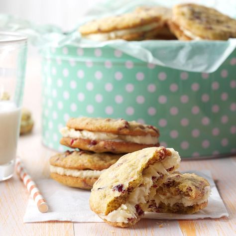 Cranberry Orange Sandwich Cookies Recipe -My sweet-tart cookies make a terrific addition to a holiday dessert tray. I love the creamy orange filling.—Trisha Kruse, Eagle, Idaho Raisin Filled Cookies, Cookie Sandwich Recipes, Pistachio Cookies, Orange Cookies, Thanksgiving Cookies, Filled Cookies, Fall Cookies, Whoopie Pies, Cookie Frosting