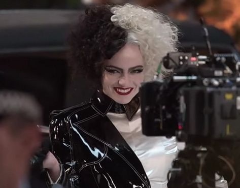 Cruella Behind The Scenes, Estella Cruella, Emma Stone Cruella, Actress Life, Cruella 2021, Cruella Deville, Little Miss Sunshine, Pakistani Fancy Dresses