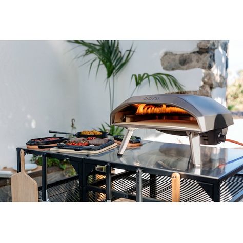 Outdoor Pizza Party, Ooni Koda 16, Garden Pizza, Portable Pizza Oven, Gas Pizza Oven, Oven Design, Four A Pizza, Pizza Dinner, Fruit Crisp