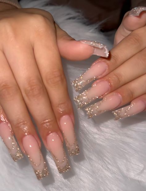 Shampain Nail Ideas, Pink Nails Prom Sparkle, January Bday Nails, Champagne Pink Nails For Prom, Prom Nail Inspo Elegant, 19 Bday Nails, Prom Nails Rose Gold Champagne, Simple Pink And Gold Nails, Pink And Gold Sparkle Nails