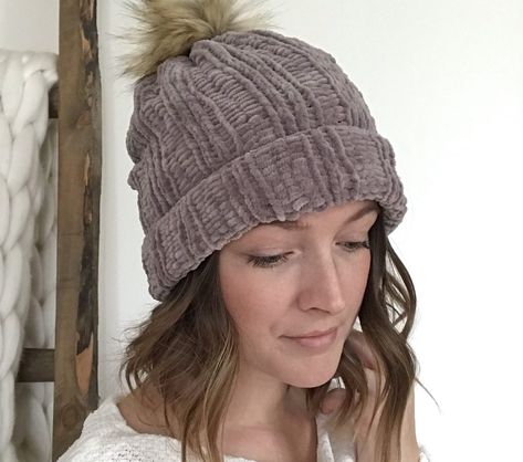 Chenille Hat Crochet Pattern, Crochet Chenille Hat, Chenille Knitting Patterns Free, Chenille Yarn Projects, Crotchet Beanies, Knit Hat Pattern Easy, Giant Knitting, Super Chunky Knit, Knit Beanie Pattern