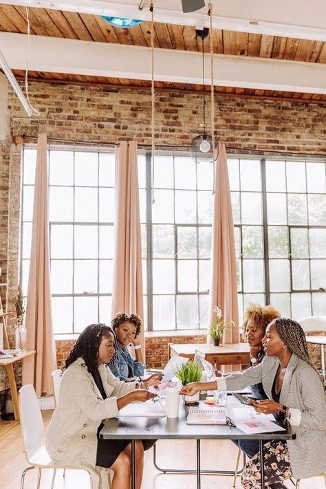 Black Women Mentorship, Black Women Entrepreneur Aesthetic, Businesswomen Aesthetic, Female Entrepreneur Aesthetic, Work Photoshoot, Black Women Entrepreneurs, Psychology Love, Meeting Women, Women Owned Business