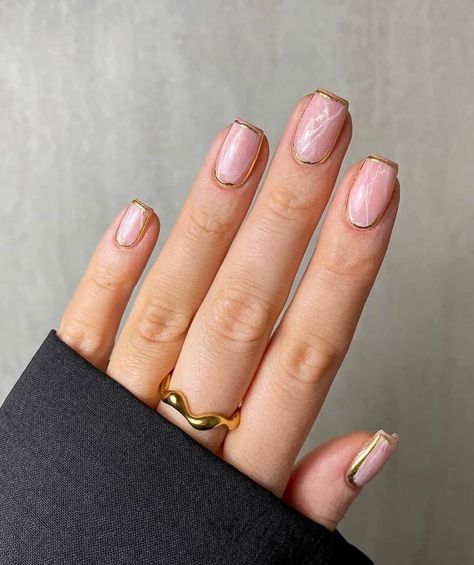 Nude Pink Nail Designs, Nude Marble Nails, Elegant Nude Nails, Nude Nails With Gold, Nails With Gold Flakes, Nude Pink Nails, Nude Nails With Glitter, Blush Pink Nails, Glitter Blush