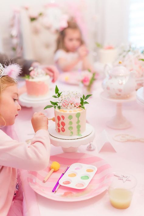 Cake Painting Tips and Tricks Painting With Food, Painting Tips And Tricks, Cake Decorating Party, Cake Painting, Daisy Party, Paint Cookies, Cake Classes, Cake Decorating Classes, Princess Tea Party