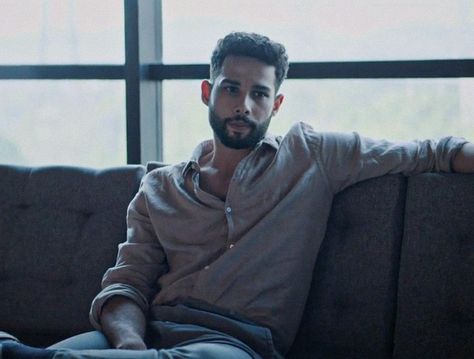 Siddhant Chaturvedi Gehraiyaan, Sidhant Chaturvedi, Siddharth Chaturvedi, Siddhant Chaturvedi, Husband Goals, Warrior Concept Art, Wedding Aesthetics, Indian Actors, Harry Potter Films