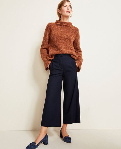 Navy Trousers Outfit Women, Casual Outfits Petite, Flare Sleeve Sweater, Sheath Dresses, Outfits Petite, Professional Wardrobe, High Street Fashion, Stylish Work Outfits, Spring Fashion Trends