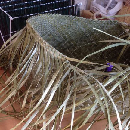 Wahakura in the making – Updated – Weaving Is Pretty Awesome Flax Weaving, Basket Weaving Diy, Basket Weaving Patterns, Māori Culture, Maori Art, Diy Basket, Weaving Patterns, Traditional Crafts, Weaving Techniques