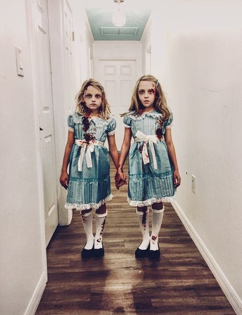 Grady Twins from The Shining - Creepy Halloween Costumes Twin Halloween Costumes For Women, Twins From The Shining, Horror Summer, Grady Twins, Halloween Costumes Pictures, Awesome Backgrounds, Twin Costumes, Creepy Halloween Costumes, Twin Halloween