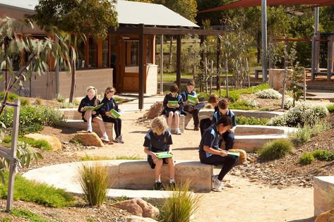 1671 School Outdoor Classroom, School Outdoor Area, Outdoor Learning Spaces, Outdoor Play Spaces, Outdoor Play Areas, Areas Verdes, School Playground, Natural Playground, Playground Design