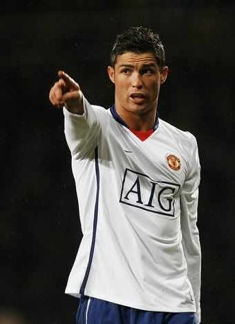 West Ham 0 Man Utd 1 in Feb 2009 at Upton Park. Cristiano Ronaldo points something out to the referee #Prem Cristiano Ronaldo 2009, Cristiano Ronaldo Celebration, Ronaldo Celebration, Ronaldo Free Kick, Cristiano 7, Cristiano Ronaldo Style, Cristiano Jr, Ronaldo Quotes, Cristiano Ronaldo Manchester