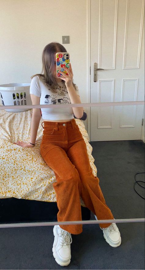 Orange Trousers Outfit, Trousers Outfit Summer, Spring Pants Outfits, Orange Pants Outfit, Corduroy Pants Outfit, Outfit Coquette, Outfit Pants, Pants Outfit Fall, Thrift Inspo