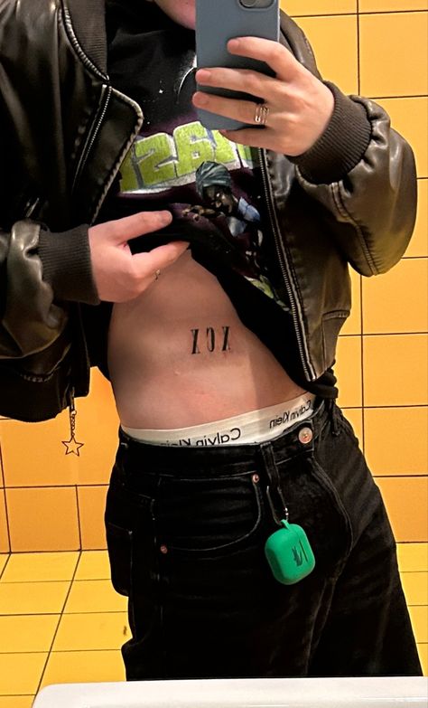 Charli Xcx Tattoo Ideas, Charli Xcx Tattoo, Green Airpod Case, Charli Xcx Crash, Tattoo Star, Ab Tattoo, Star Keychain, Simple Tattoo, Charli Xcx