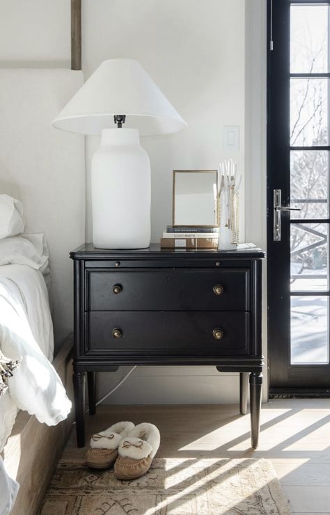 Transitional Bedroom Side Table, Modern Classic Nightstand, Dark Nightstand Bedroom, Black Nightstand Bedroom Ideas, Colonial Nightstand, Black Nightstand Bedroom, Floating Nightstand Ideas, Contemporary Modern Bedroom, Classic Bedside Tables