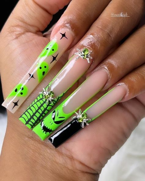 Green Freestyle Nails, Spooky Acrylic Nails, Boogie Nails, Oogie Boogie Nails, Freestyle Nails, Funky Nail Designs, Hoco Nails, Spooky Nails, Halloween Acrylic