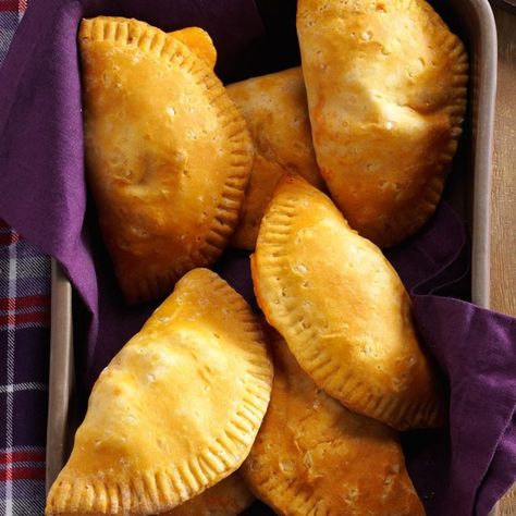 Beef Empanadas Recipe, Cheese Salad Dressing, Chicken Pockets, Blue Cheese Salad, Make Ahead Appetizers, Beef Empanadas, Quick Appetizers, Empanadas Recipe, Pub Food