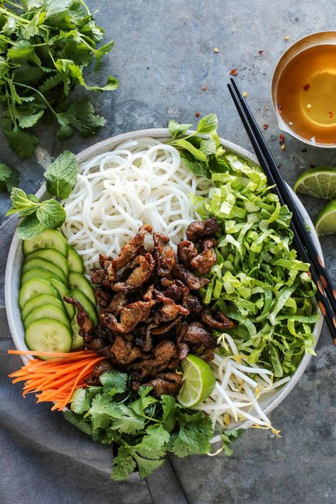 Salad With Pork, Vietnamese Noodle Salad, Vietnamese Noodles, Recipe Pork, Noodle Salad Recipes, Lean Pork, Baked Pork Chops, Noodle Salad, Grilled Pork