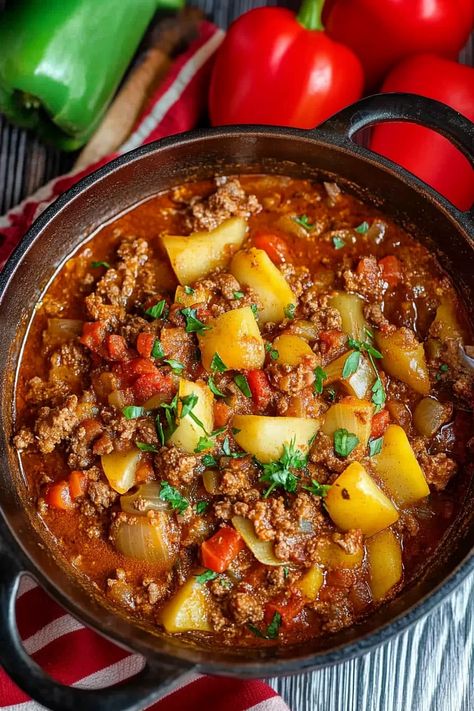 Hungarian Goulash Healthy Gulosh Recipe, Vegetarian Hungarian Goulash, Healthy Goulash Recipes, Healthy Goulash, Gulosh Recipe, Beef Paprika, Hungarian Dishes, Hungarian Goulash, Hungarian Cuisine