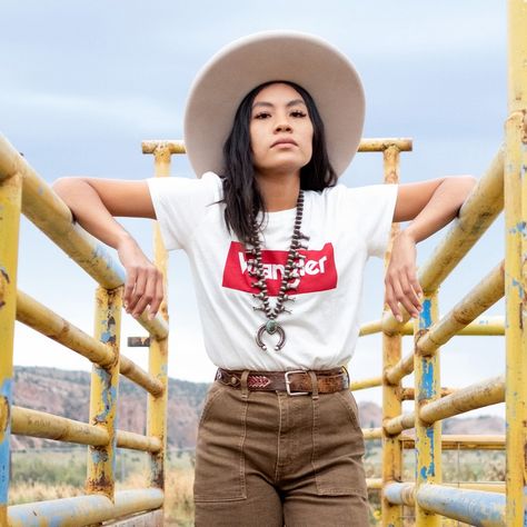 Native American Aesthetic Outfit, Indigenous Style, Navajo Style Fashion, Native American Modern Fashion, Native Fashion Modern, Modern Indigenous Fashion, Navajo Fashion, Indigenous Fashion, Indigenous Women