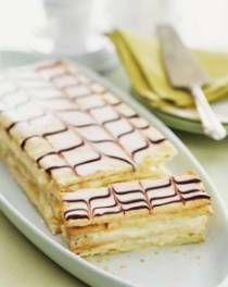 Classic French Napoleon | DianasDesserts.com.  I always heard this called the "mille feuille" when I lived in Paris.  I bought two a day and ate them with relish.  Yeah, I also gained about 10 lbs. in old Paris.  This is a must for all pastry lovers! Napoleon Dessert, Napoleons Recipe, Dinner Party Desserts, British Desserts, Dessert Party, French Desserts, Köstliche Desserts, Instant Pudding, French Pastries