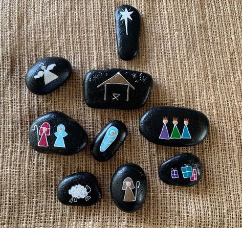 Painted Rocks Ideas, Nativity Painting, Christmas Pebble Art, Story Stones, The Nativity Story, Rock Painting Ideas, Christmas Rock, The Nativity, Mandala Rocks