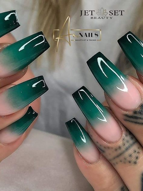 Ombre Emerald Green Nails, Ombre Nail Designs Green, Forest Green Ombre Nails, Sparkly Sns Nails, Emerald Green Nail Ideas Acrylic, Emerald Ombre Nails, Teal Ombre Acrylic Nails, Green Black Ombre Nails, Green Ombre Nails Acrylic