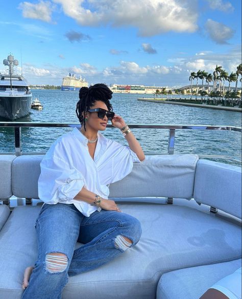 Dinner Outfits Jeans, Crystal Renee Hayslett, Crystal Renee, Mode Rihanna, Look Legging, Cute Vacation Outfits, Cute Outfits With Jeans, 2024 Outfits, Effortlessly Chic Outfits