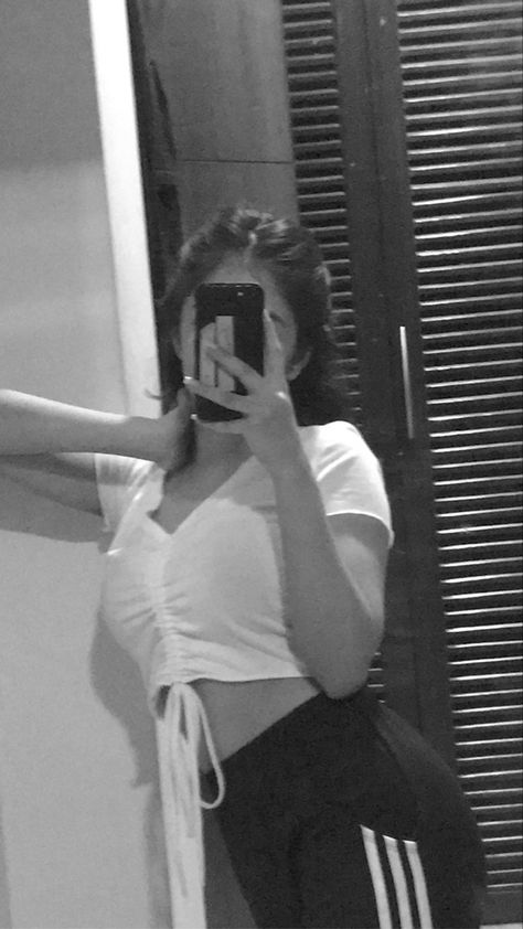 B&W mirror selfie Crop Top Mirror Selfie, Crop Top Selfie, Woman Back, Black Crop Tops, Crop Top, Mirror Selfie, Crop Tops, Mirror, Women's Top