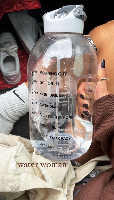 Gallon Water Challenge, Half Gallon Water Bottle, Vision Board Pics, Healthy Water Drinks, Water Challenge, Vision Board Photos, Water Aesthetic, Dream Vision Board, Healthy Water