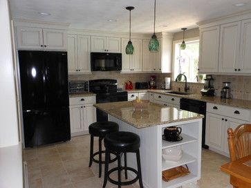 Fall River Kitchen traditional-kitchen Kitchen With Black Appliances, Kitchens With Black Appliances, Traditional Kitchen Design Ideas, Breakfast Island, Niche Decor, Slate Appliances, Black Appliances Kitchen, Kitchen Appliance Storage, Traditional Kitchen Design