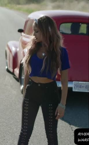 Toni Topaz's style Toni Outfits Riverdale, Toni Topaz, Riverdale Fashion, Vanessa Morgan, Tv Show Outfits, Biker Girl, Riverdale, Celebrity Style, Topaz