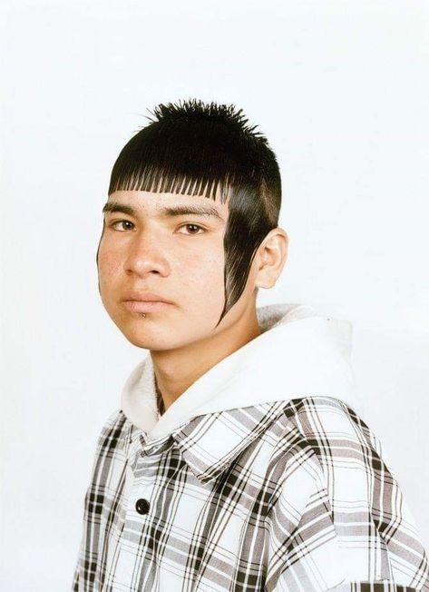 Weird Hairstyles, Side Part Mens Haircut, Hispanic Hairstyles, Men Haircut Undercut, Hispanic Hair, Teen Haircuts, Haircut Parts, Popular Mens Haircuts, Mexican Hairstyles