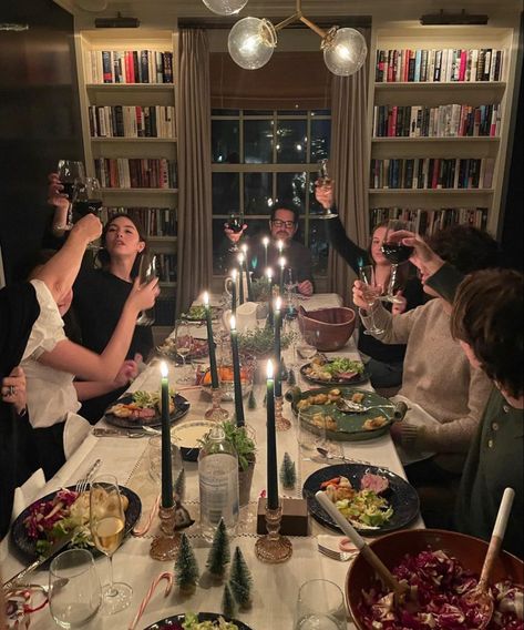 Ali Wentworth, Winter Dinner Party, Hosting Dinner, Christmas Dinner Party, Gracie Abrams, December 25, Perfect Life, Future Life, Nouvel An