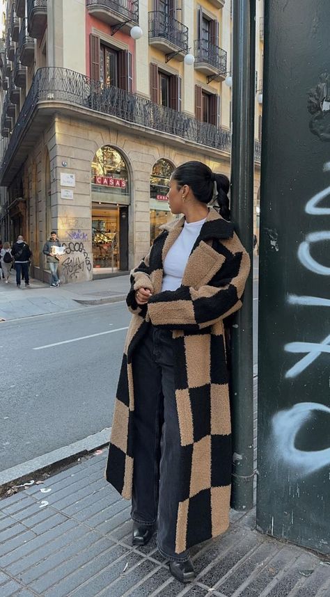 Elevated Basics Outfit Fall, Winter Wardrobe Black Women, Naya Ashley Stylist, Karuchee Tran Outfits, London Winter Outfits Black Women, British Fall Fashion, Christmas Sweater Outfit Black Women, Tan Duster Outfit, Winter Outfit Women Casual