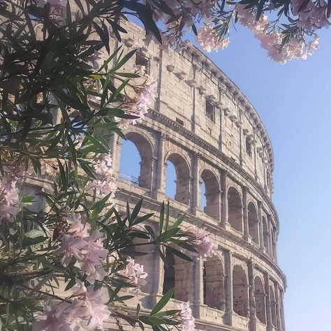 Northern Italy Aesthetic, Violet Pastel, Italy Aesthetic, Rome Travel, Travel Images, Aesthetic Painting, Northern Italy, Beautiful Places In The World, Purple Aesthetic