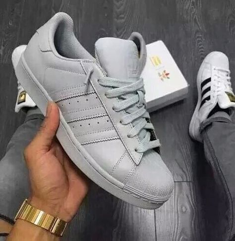 tenis grises Addias Shoes, 80s Mens, Adidas Originals Superstar, Running Shoes Nike, Grey Adidas, Adidas Superstar Sneaker, Sneaker Heels, Pink Beige, Buy Shoes