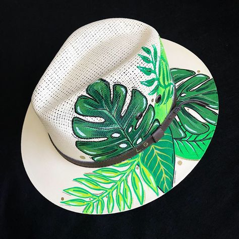 Hand painted hat by @s_a_r_a_tejada Denim Jacket Diy Paint, Painted Hats, Women Hats Fashion, Diy Jacket, Hat Decoration, Diy Hat, Hat Ideas, Fancy Hats, Macrame Decor