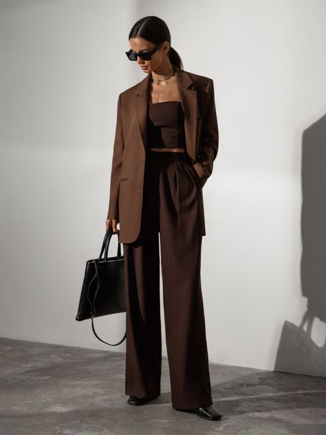 Don Pedro, Woman In Suit, Pant Suits For Women, Brown Suit, Business Outfits Women, Woman Suit Fashion, Pantsuits For Women, Business Casual Dresses, Online Fashion Store