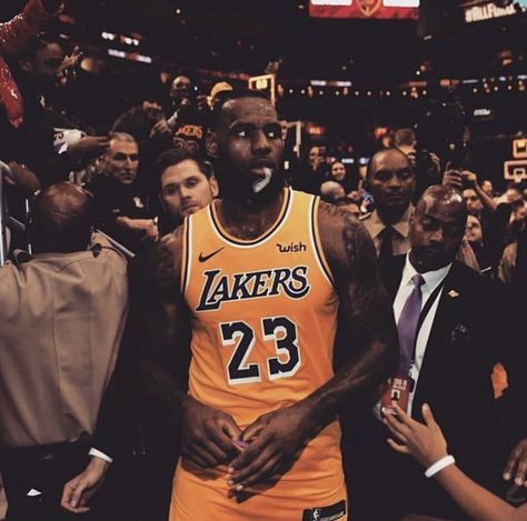 Lebron James Pfp, Lakers Aesthetic, Lebron James Aesthetic, Lebron James Kids, Nba Pfp, Nba Pics, 2010s Aesthetic, King Lebron, Basketball Photography